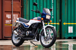 Honda CB350 in a white and dark blue avatar with a retro theme and square headlight